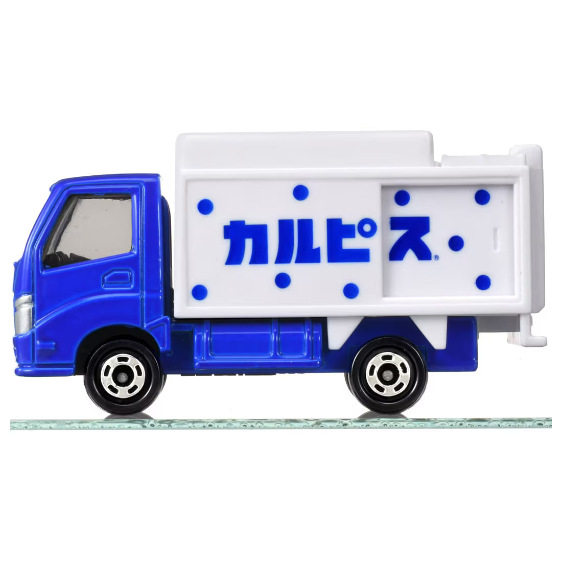 TOMICA - No.84 Camión Botella Calpis