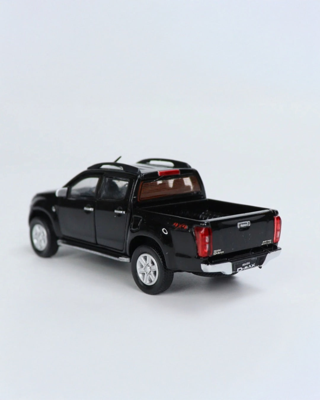 BM Creations - Isuzu D-Max 2016 Negra con Piezas Intercambiables - Tomica Costa Rica Collectors Club