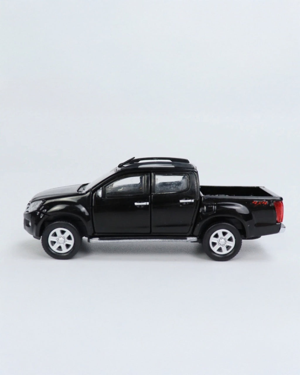 BM Creations - Isuzu D-Max 2016 Negra con Piezas Intercambiables - Tomica Costa Rica Collectors Club
