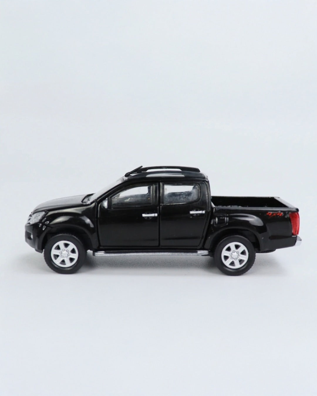 BM Creations - Isuzu D-Max 2016 Negra con Piezas Intercambiables - Tomica Costa Rica Collectors Club