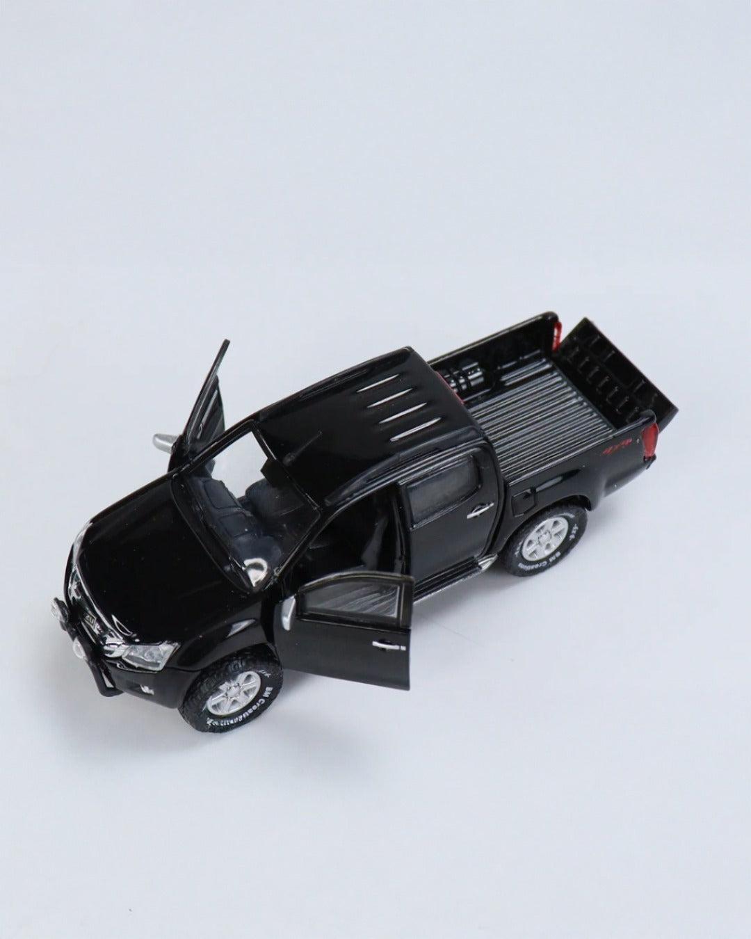 BM Creations - Isuzu D-Max 2016 Negra con Piezas Intercambiables - Tomica Costa Rica Collectors Club