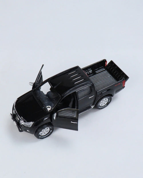 BM Creations - Isuzu D-Max 2016 Negra con Piezas Intercambiables - Tomica Costa Rica Collectors Club