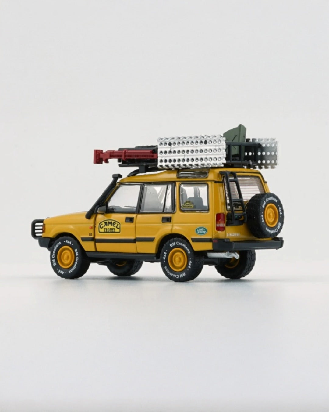 BM Creations - Land Rover 1998 Discovery 1 Camel con Accesorios - Tomica Costa Rica Collectors Club