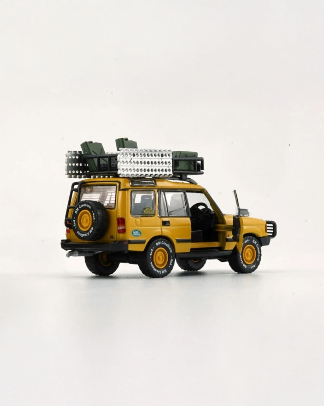 BM Creations - Land Rover 1998 Discovery 1 Camel con Accesorios - Tomica Costa Rica Collectors Club