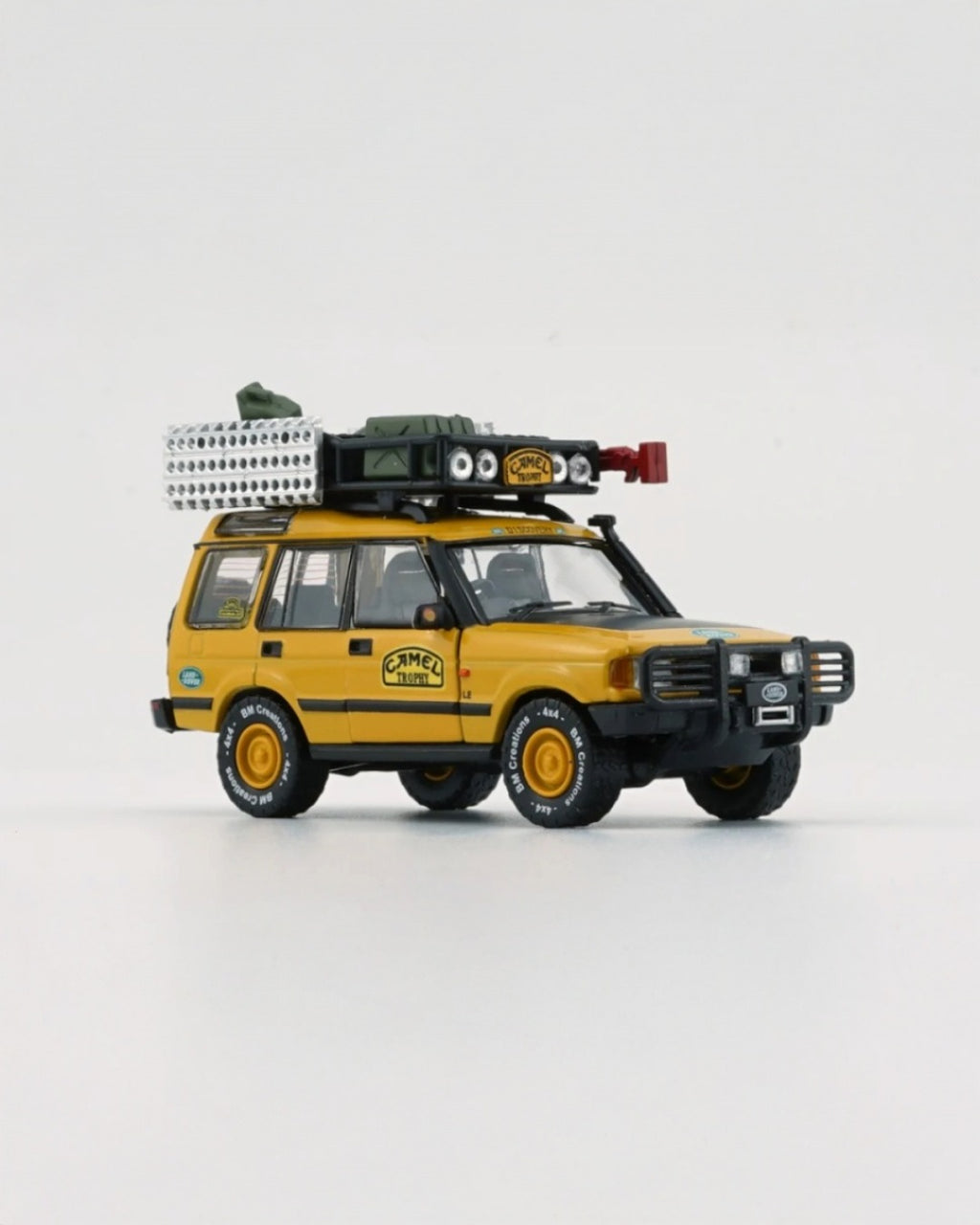 BM Creations - Land Rover 1998 Discovery 1 Camel con Accesorios - Tomica Costa Rica Collectors Club