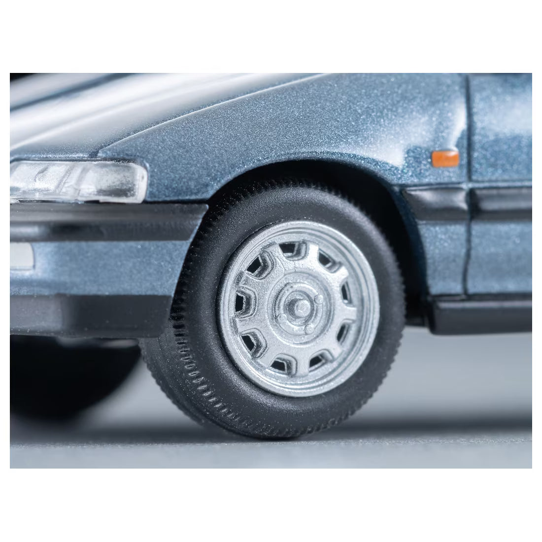 TOMICA Limited Vintage Neo - LV-N297c Honda Civic Shuttle RT X (Azul) 1990 con Figura y Bici Montañera