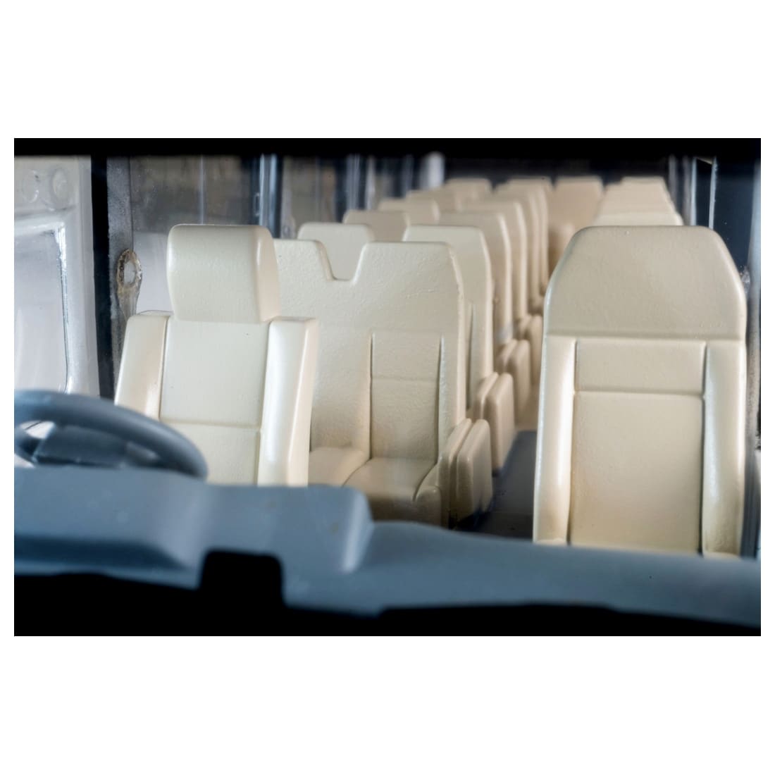 TOMICA Limited Vintage Neo - LV-N294d Toyota Coaster LX (Blanco/Beige) - Tomica Costa Rica Collectors Club