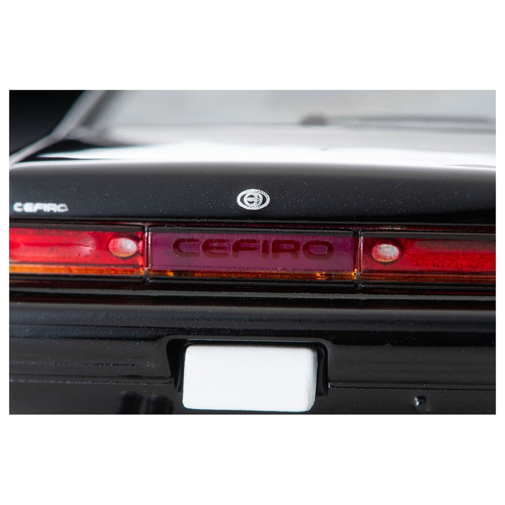 TOMICA Limited Vintage Neo - LV-N335b Nissan Cefiro Sports Cruising (Black) '88 Modelo - Tomica Costa Rica Collectors Club