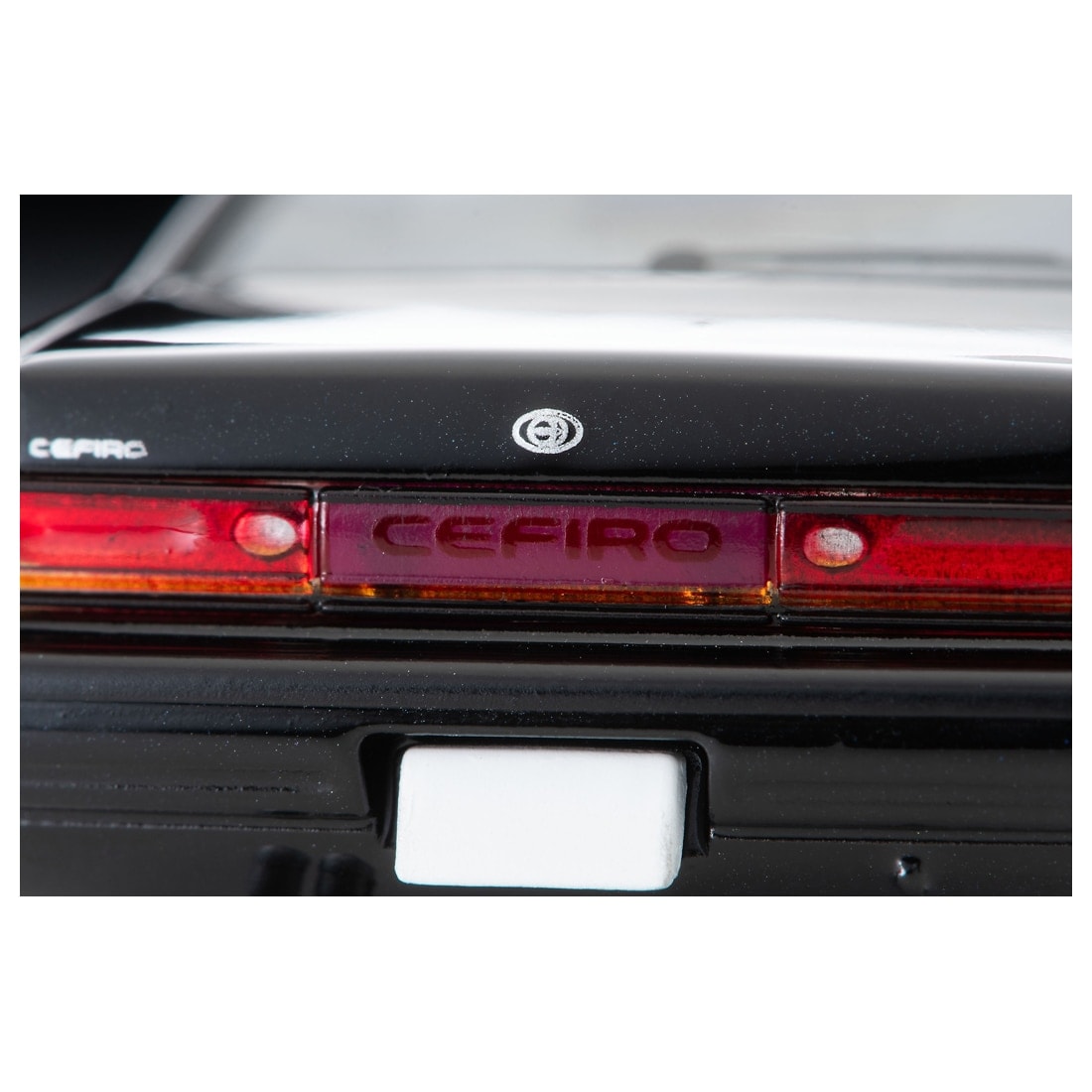 TOMICA Limited Vintage Neo - LV-N335b Nissan Cefiro Sports Cruising (Black) '88 Modelo - Tomica Costa Rica Collectors Club