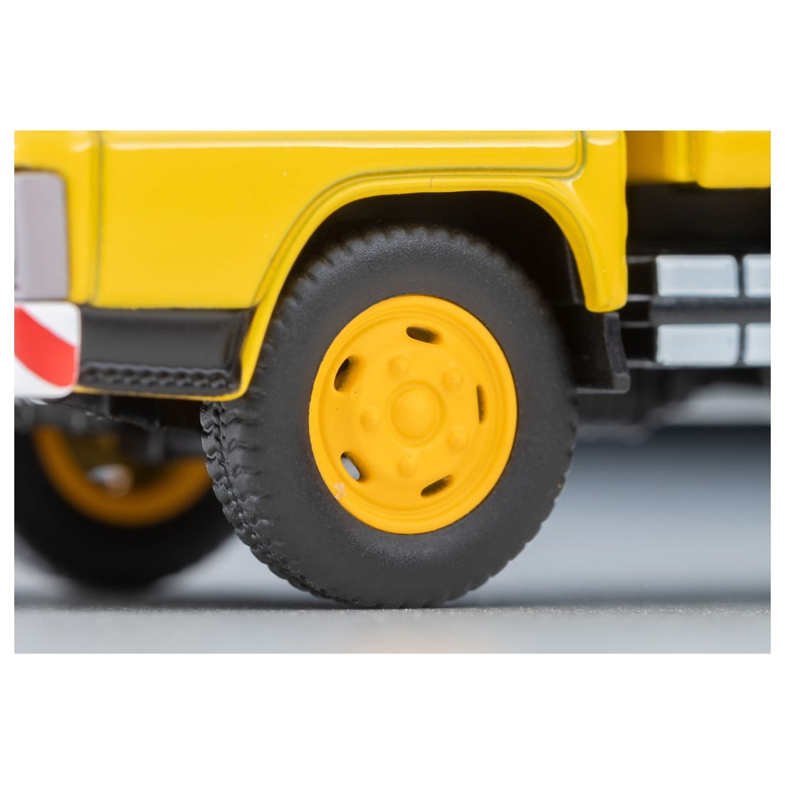TOMICA Limited Vintage Neo - LV-N369a Mitsubishi Fuso Canter Camion Volquete Road Maintenance con Figura - Tomica Costa Rica Collectors Club