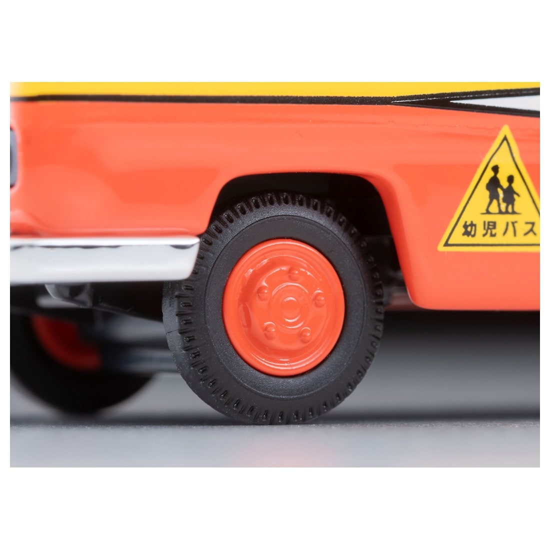 TOMICA Limited Vintage Neo - LV-N60b Nissan Civilian Autobus Escolar (Yellow/Red) - Tomica Costa Rica Collectors Club