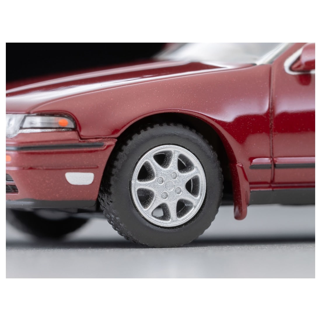 TOMICA Limited Vintage Neo - LV-N319d Nissan Cefiro Town Ride N (Wine Red) 1991 Modelo - Tomica Costa Rica Collectors Club