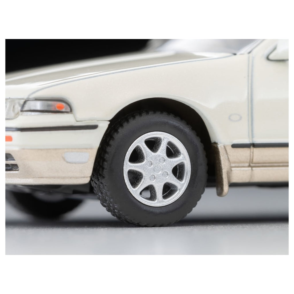 TOMICA Limited Vintage Neo - LV-N319c Nissan Cefiro Town Ride SV (White/Beige) 1991 Modelo - Tomica Costa Rica Collectors Club