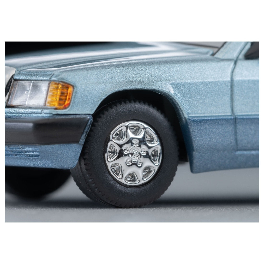 TOMICA Limited Vintage Neo - LV-N77c Mercedes-Benz 190 E (Pearl Blue) '92 Modelo - Tomica Costa Rica Collectors Club