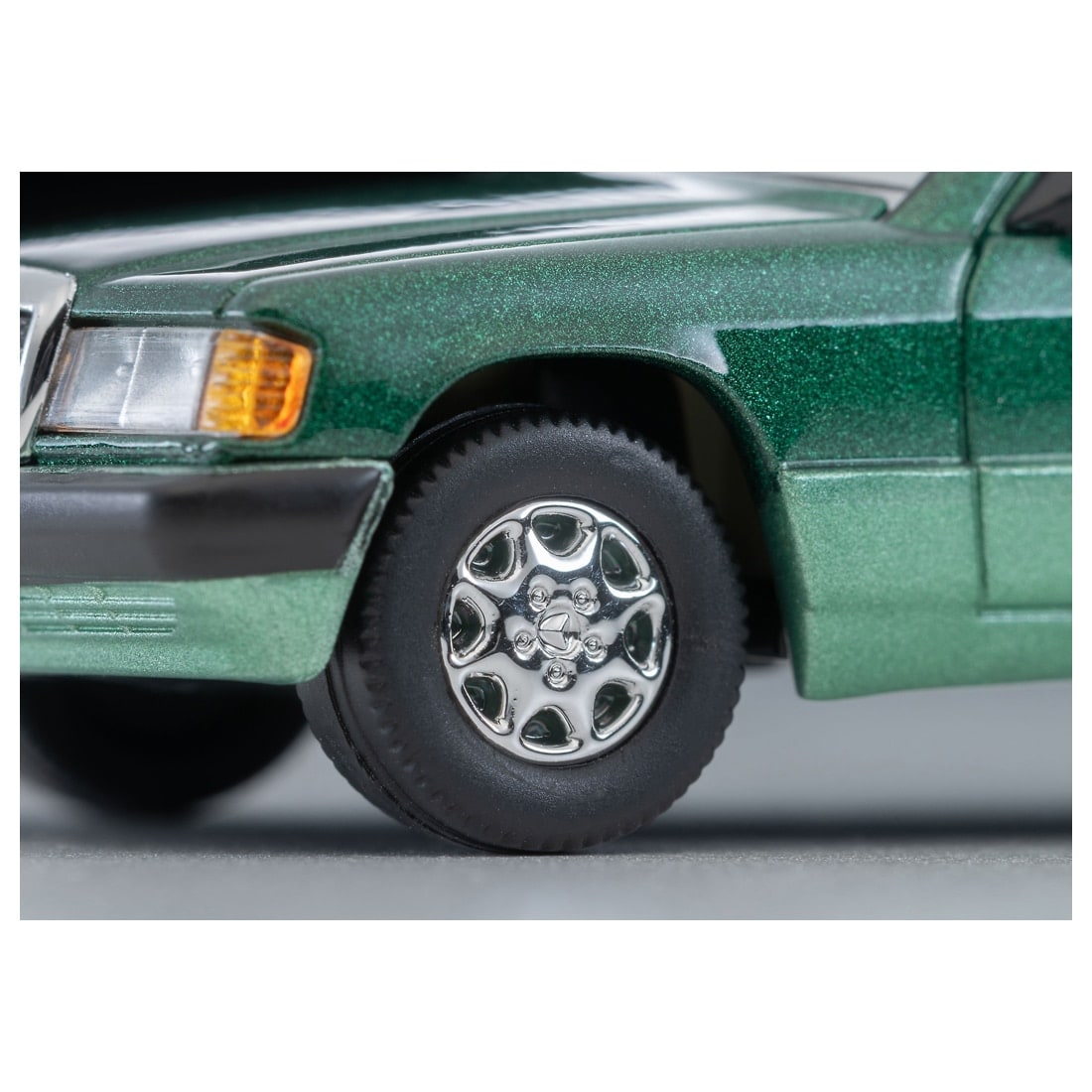 TOMICA Limited Vintage Neo - LV-N77d Mercedes-Benz 190 E (Green) 92 Modelo - Tomica Costa Rica Collectors Club